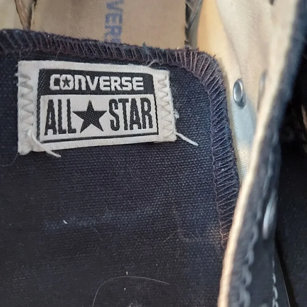 Converse sneakers youth size 3 in good condition